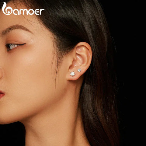 Bamoer Heart Prong Moissanite Stud Earrings Lab Created Diamond Earrings Platinum Plated Fine Jewelry Gift for Women