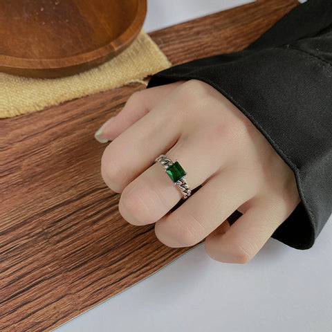 Emerald Retro Cool Wind Chain Index Finger Ring Girl
